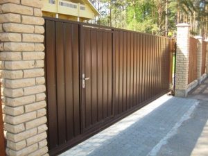 Відкатні ворота своїми руками.
