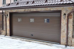 Установка гаражних воріт.